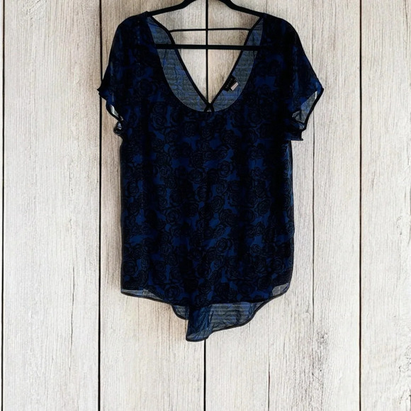 Torrid Floral Blouse - Size 0X - Picture 8 of 9
